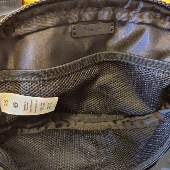 NWT Lululemon Everywhere Belt Bag BLACK Rare Original OG Version Classic EBB 1L - Picture 6 of 12